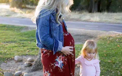 pregnant mother with daughter placing in adoption instead of foster care