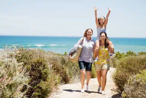 amom-bmom-beach