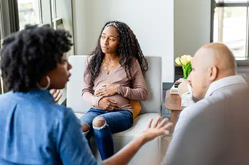 parents talking to pregnant daughter