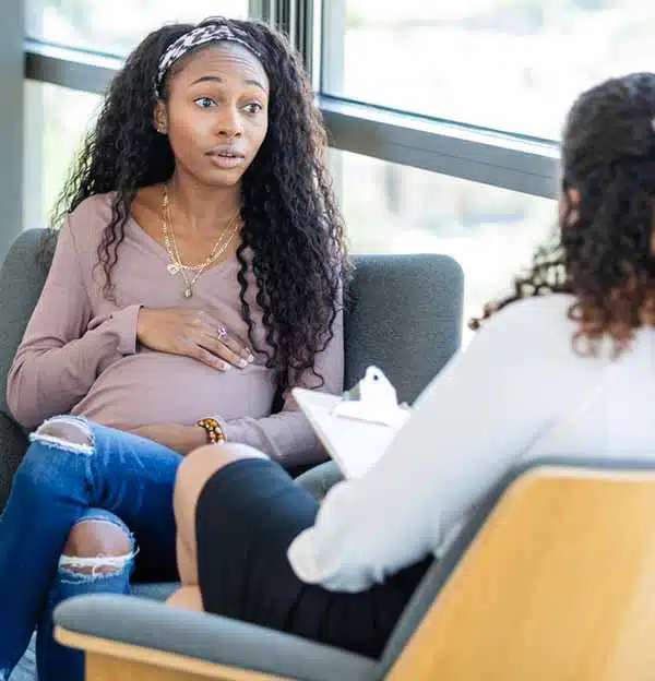 pregnant-woman-talking-to-counselor